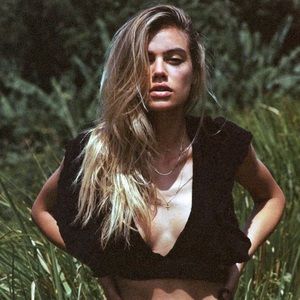 🌴Jen’s Pirate Booty Grenada crop top